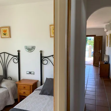 Montserrat 3, Terrace & Pool Casa de Férias *