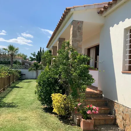 Montserrat 3, Terrace & Pool