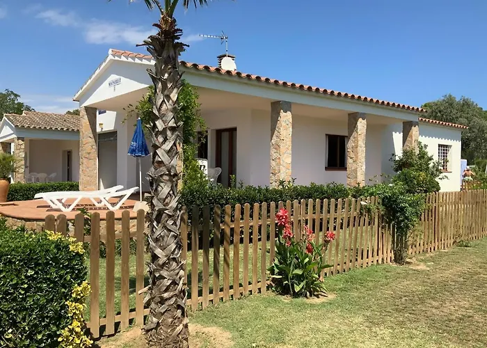 Montserrat 3, Terrace & Pool Holiday home *
