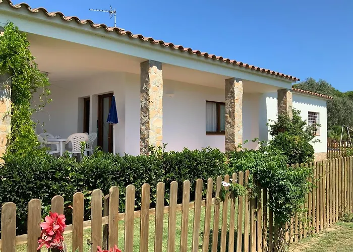 Montserrat 3, Terrace & Pool Holiday home *